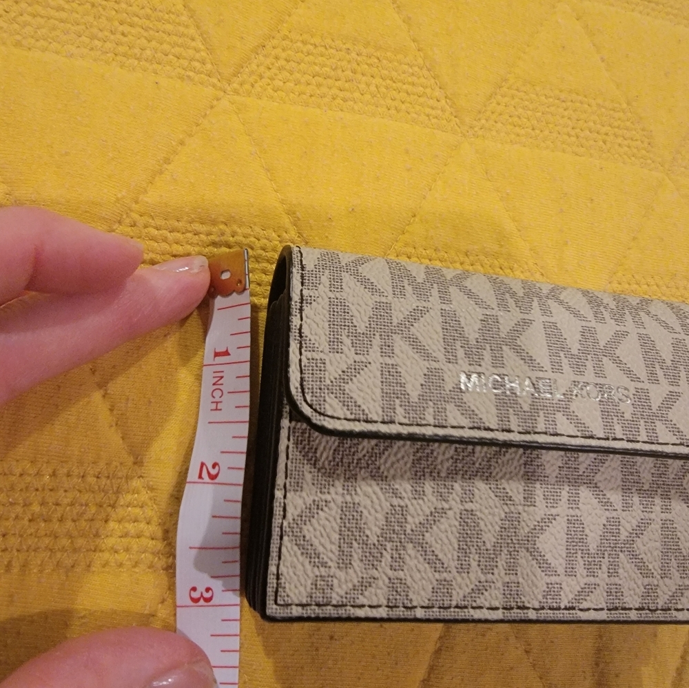Michael Kors mens Wallet. Accordion card case. - Picture 14 of 15
